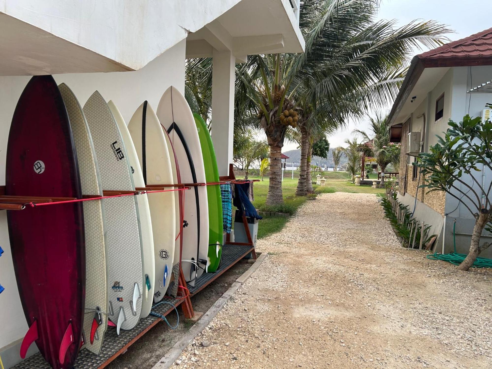 Mama Nings Beach Hotel Sekongkang Eksteriør billede