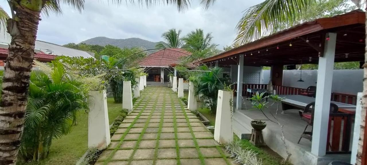 Mama Nings Beach Hotel Sekongkang Eksteriør billede