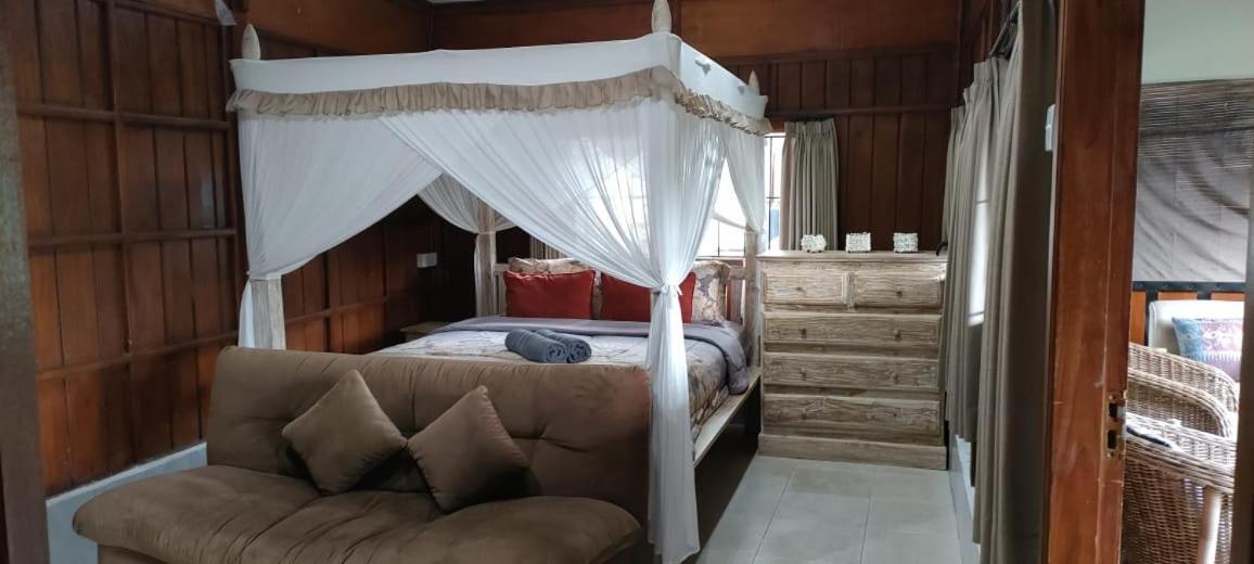 Mama Nings Beach Hotel Sekongkang Eksteriør billede
