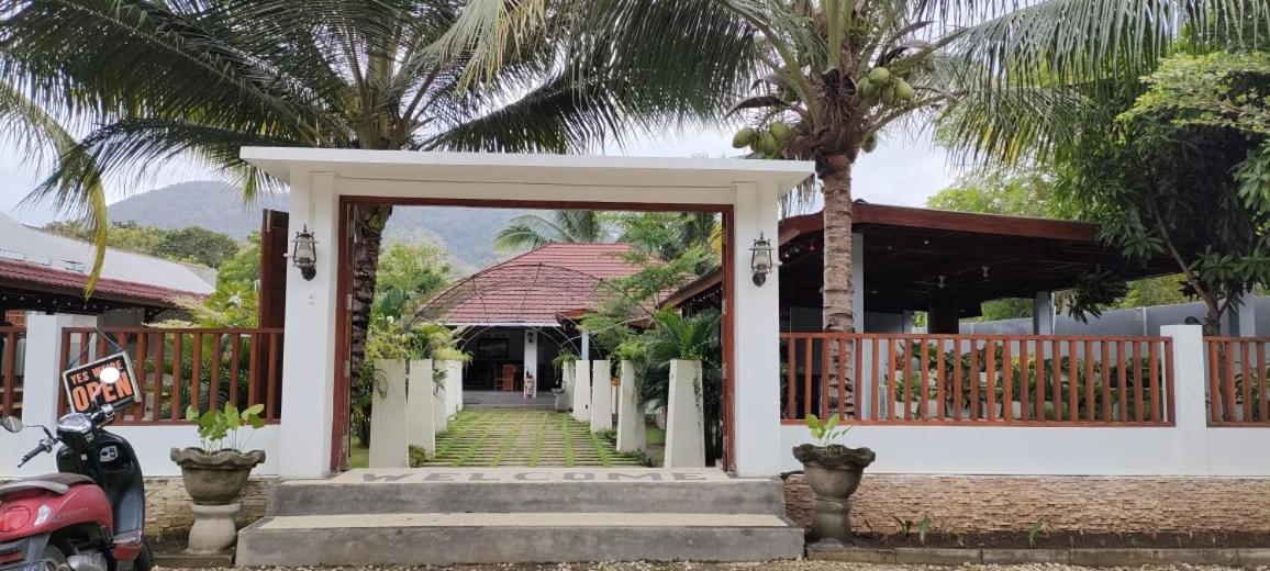 Mama Nings Beach Hotel Sekongkang Eksteriør billede