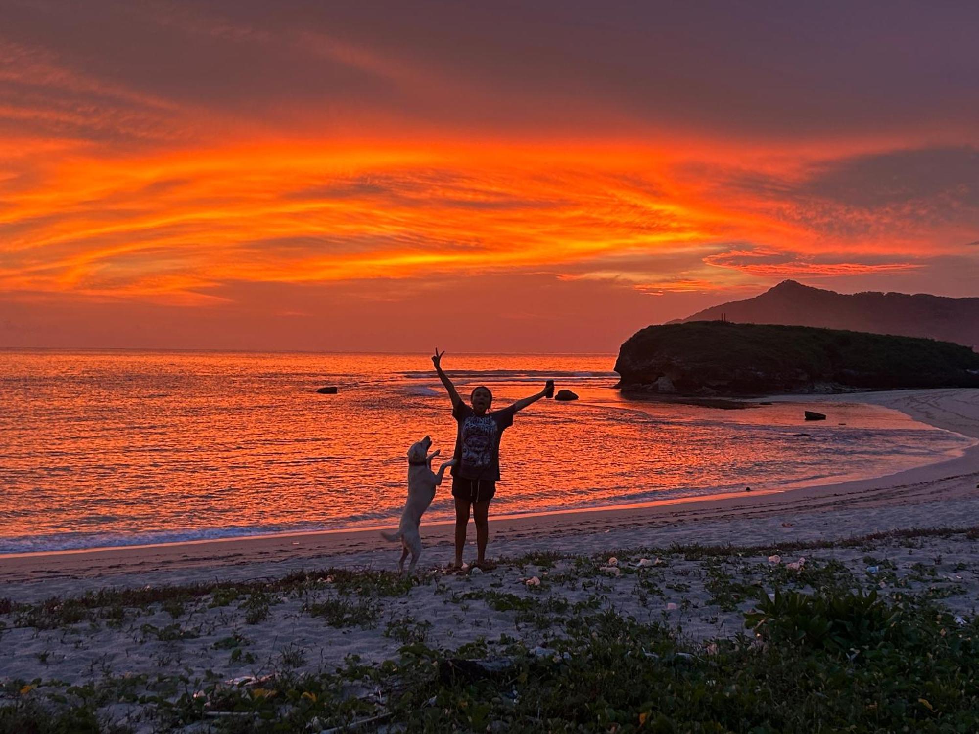 Mama Nings Beach Hotel Sekongkang Eksteriør billede