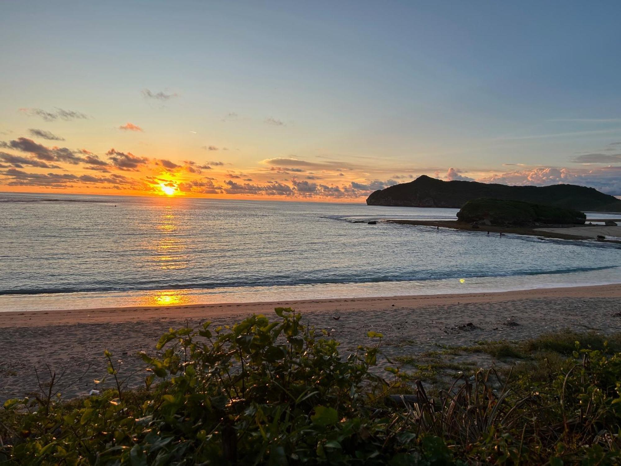 Mama Nings Beach Hotel Sekongkang Eksteriør billede