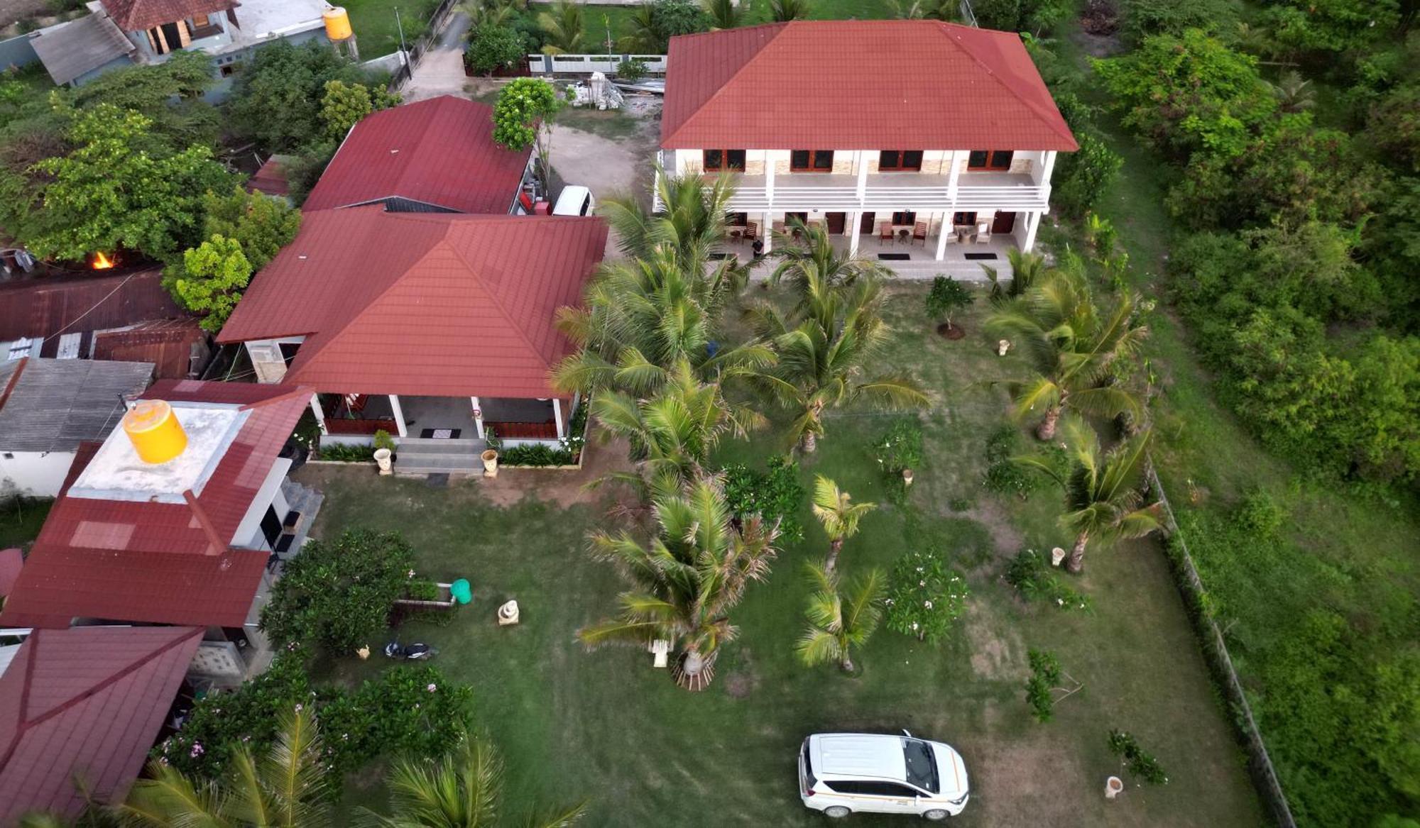 Mama Nings Beach Hotel Sekongkang Eksteriør billede