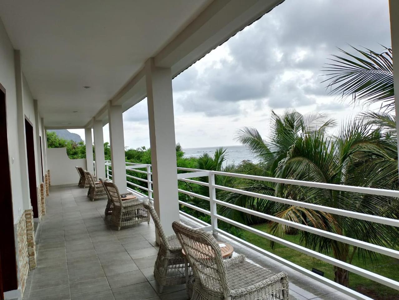 Mama Nings Beach Hotel Sekongkang Eksteriør billede