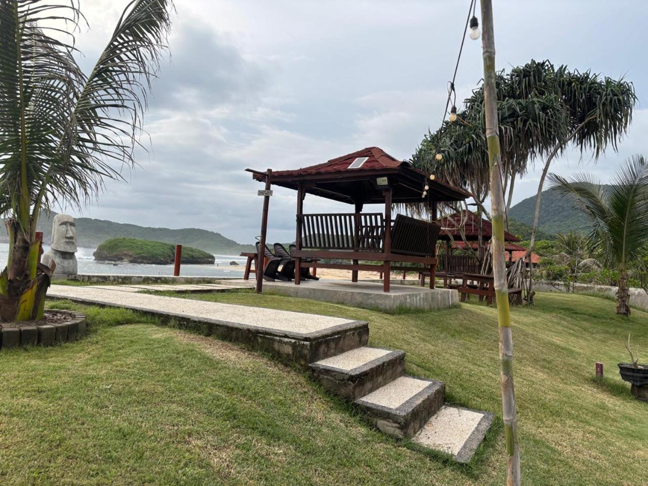 Mama Nings Beach Hotel Sekongkang Eksteriør billede